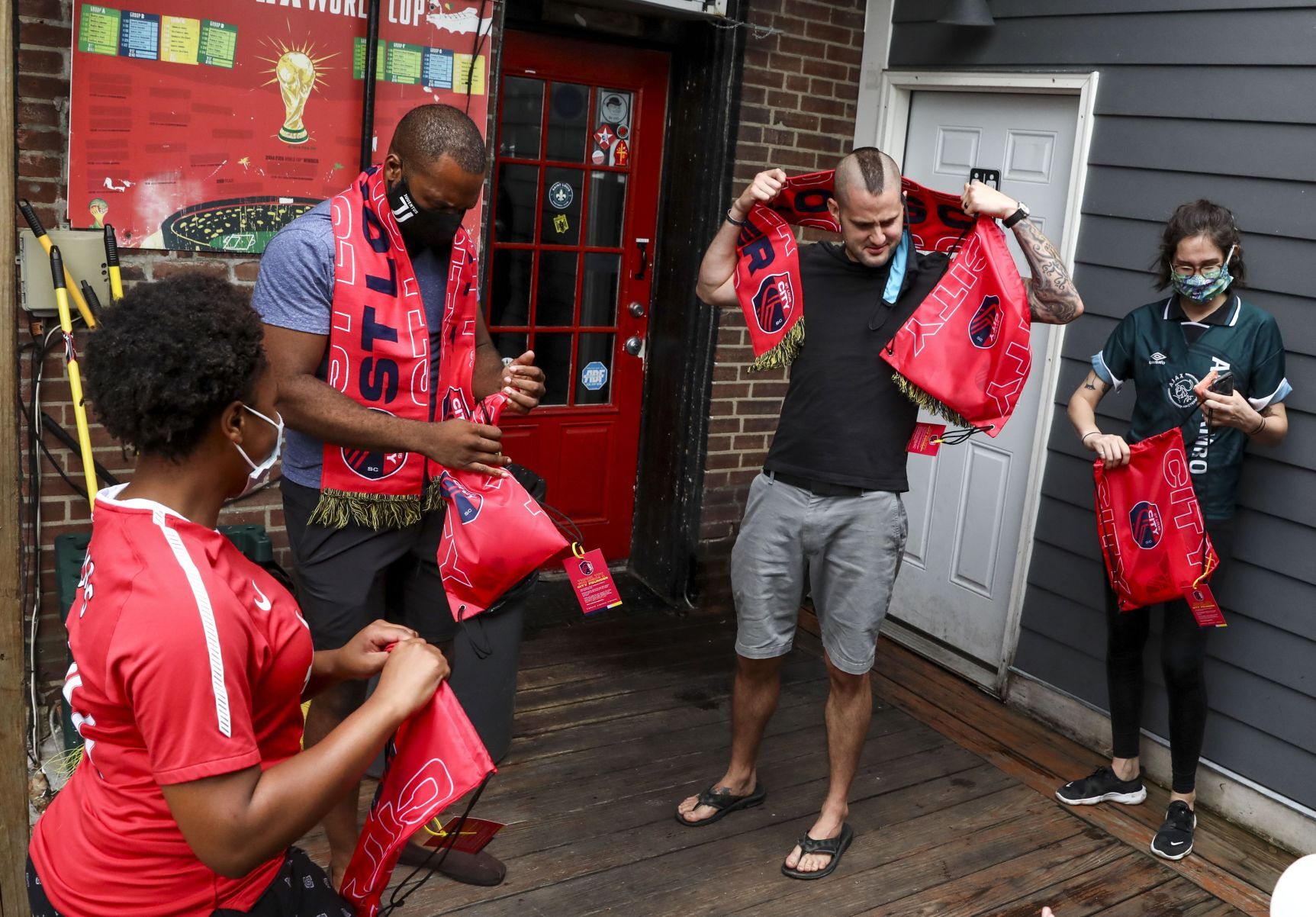 51黑料 City SC crews hand out free swag